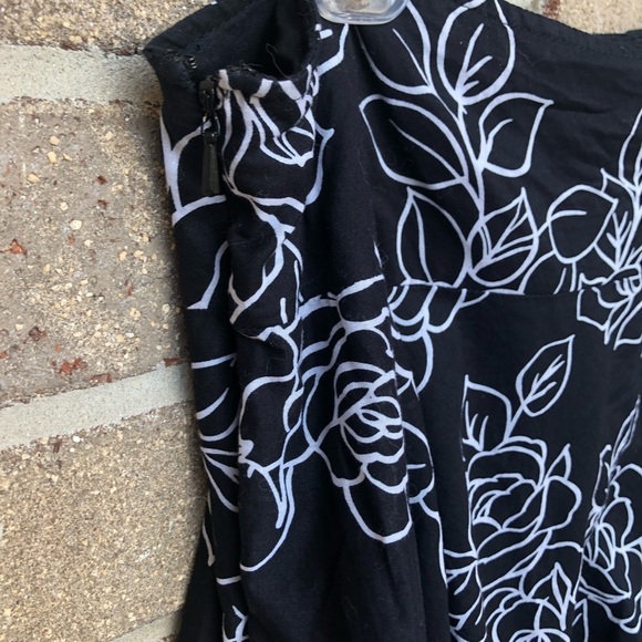 Jones New York Black White Floral A line skirt Size 14 Flowy - Picture 9 of 9